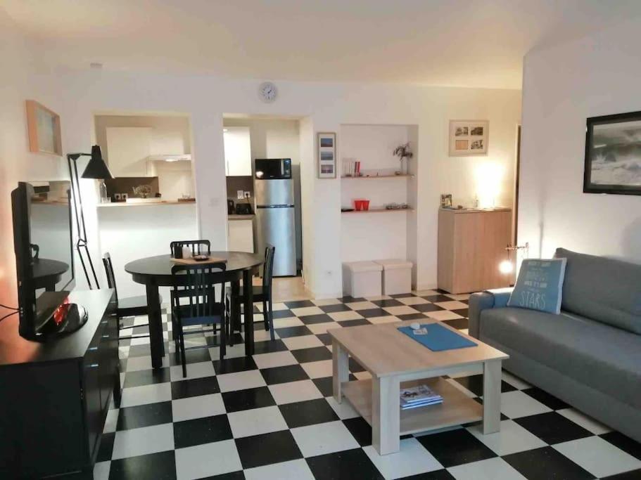 Au Parisien Lägenhet Ault Exteriör bild